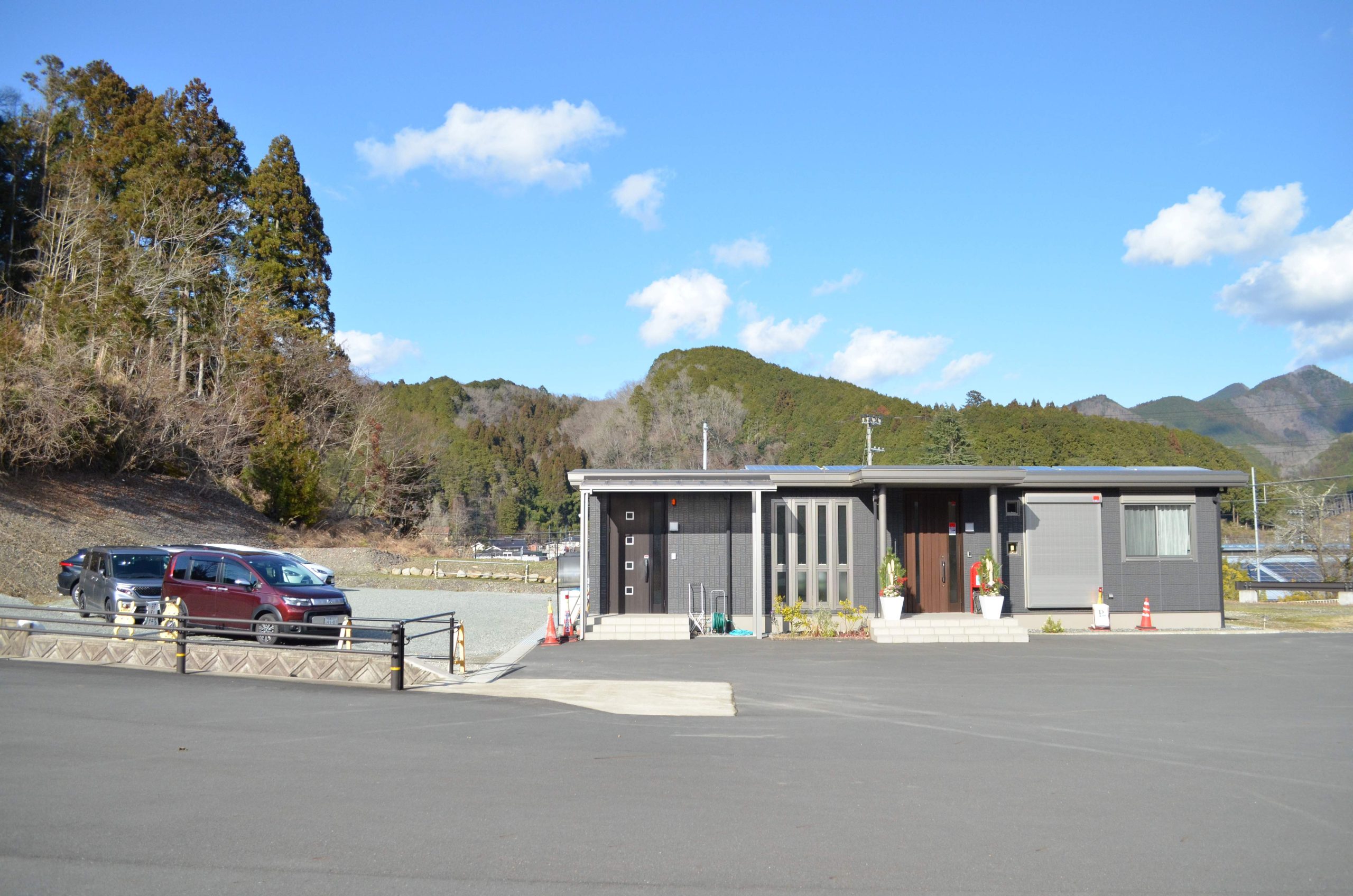 %e2%91%a6%e7%a4%be%e5%b1%8b%e3%83%bb%e9%a7%90%e8%bb%8adsc_0473